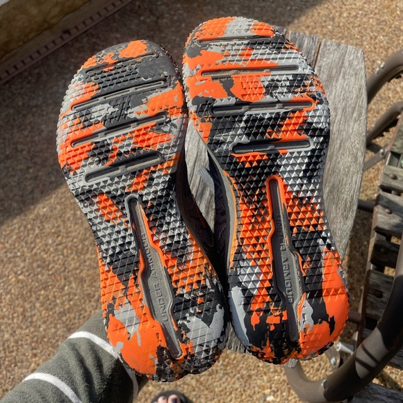 Under Armour sneakers /sz5 youth /orange & grey - Picture 3 of 8